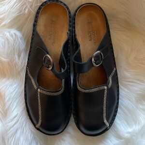 Naot Black Leather Clogs Size 41 EU